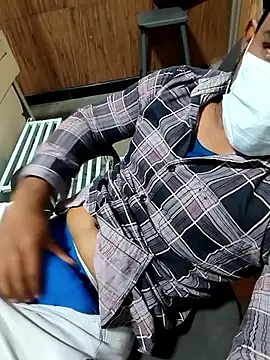 Snapshot of _alexzz1155_ chatting on 12-17-25, 04:29 alexzz1155 online show from 12-17-25, 04:29