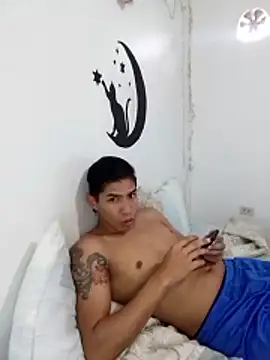 Snapshot of LolaAndBugs_ chatting on 01-15-26, 08:12 LolaAndBugs online show from 01-15-26, 08:12