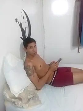 Snapshot of LolaAndBugs_ chatting on 01-16-26, 08:13 LolaAndBugs online show from 01-16-26, 08:13