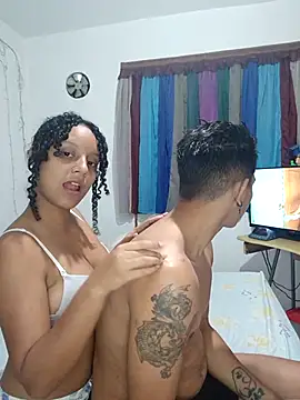 Snapshot of LolaAndBugs_ chatting on 02-05-26, 01:32 LolaAndBugs online show from 02-05-26, 01:32