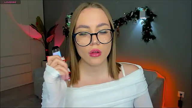 Snapshot of Aurelia_Voss chatting on 01-08-26, 08:11 Aurelia Voss online show from 01-08-26, 08:11