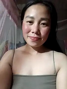 Snapshot of Chloe-ee chatting on 12-17-25, 12:44 Chloe-ee online show from 12-17-25, 12:44