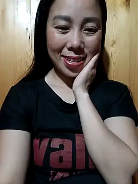 Snapshot of Chloe-ee chatting on 12-22-25, 02:30 Chloe-ee online show from 12-22-25, 02:30