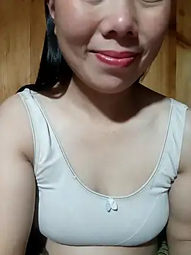 Snapshot of Chloe-ee chatting on 01-15-26, 02:05 Chloe-ee online show from 01-15-26, 02:05