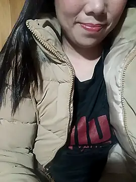 Snapshot of Chloe-ee chatting on 01-15-26, 02:10 Chloe-ee online show from 01-15-26, 02:10