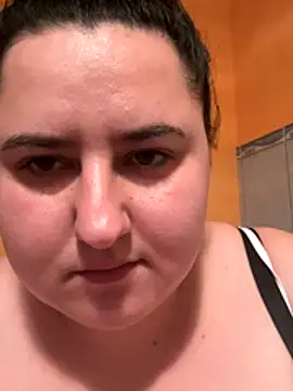 Snapshot of LOVE_LIEBE chatting on 12-17-25, 04:35 LOVE LIEBE online show from 12-17-25, 04:35