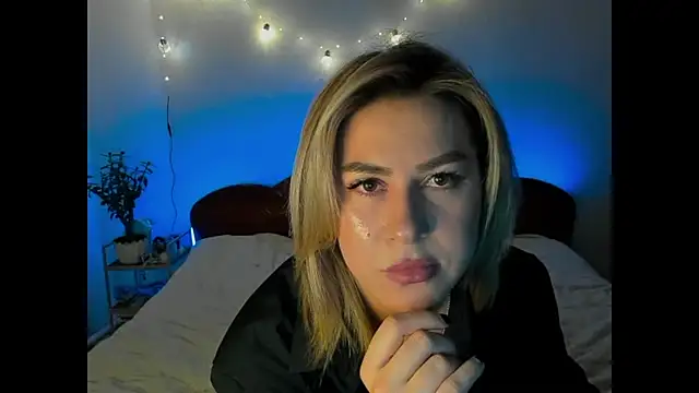 Snapshot of Roxi_Joy chatting on 01-18-26, 05:28 Roxi Joy online show from 01-18-26, 05:28