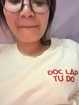 Thanhhuyen001 online show from 06-08-26, 04:07