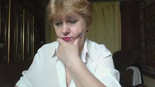 Snapshot of Casey_peach chatting on 05-14-26, 06:37 Casey peach online show from 05-14-26, 06:37