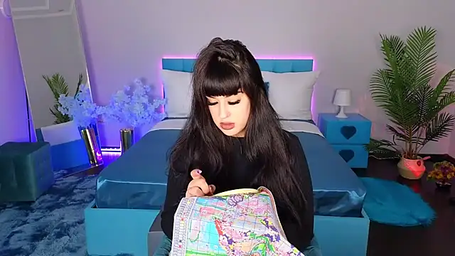 Snapshot of EvaNani chatting on 12-16-25, 03:28 EvaNani online show from 12-16-25, 03:28