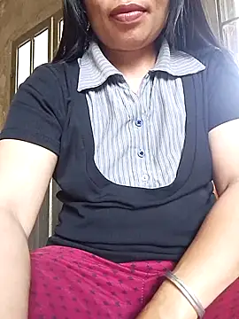 Snapshot of Maikha08 chatting on 06-06-26, 07:02 Maikha08 online show from 06-06-26, 07:02