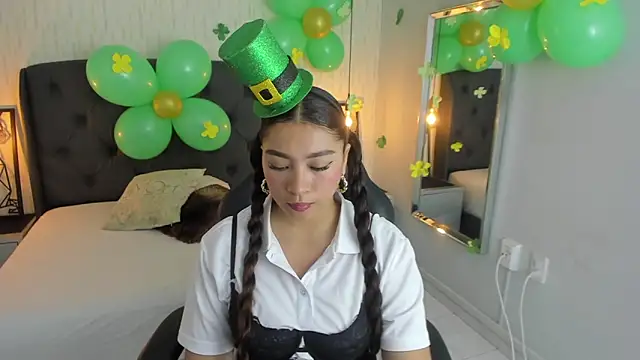 Snapshot of angelinemore chatting on 03-17-26, 08:45 angelinemore online show from 03-17-26, 08:45