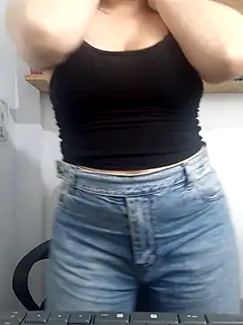 SofiEsteves online show from 03-26-26, 04:56