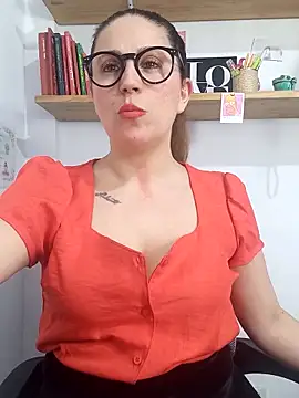 Snapshot of SofiEsteves chatting on 05-02-26, 03:50 SofiEsteves online show from 05-02-26, 03:50