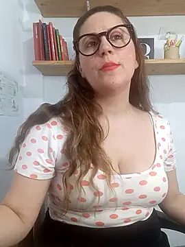 Snapshot of SofiEsteves chatting on 05-06-26, 02:00 SofiEsteves online show from 05-06-26, 02:00