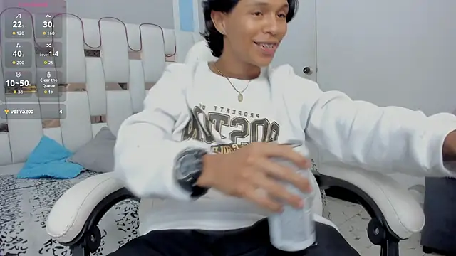 Snapshot of AndyKings_1 chatting on 12-19-25, 03:35 AndyKings 1 online show from 12-19-25, 03:35