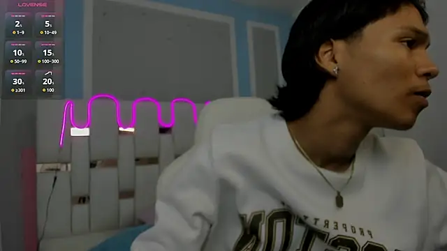 Snapshot of AndyKings_1 chatting on 12-20-25, 03:46 AndyKings 1 online show from 12-20-25, 03:46