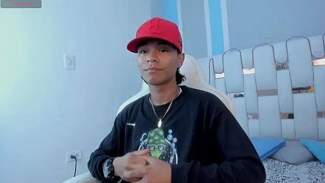 Snapshot of AndyKings_1 chatting on 12-23-25, 04:21 AndyKings 1 online show from 12-23-25, 04:21