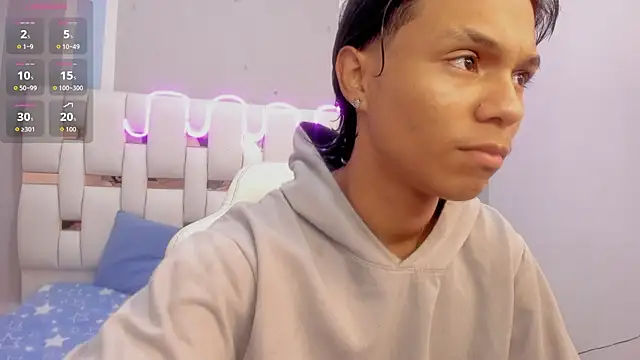 Snapshot of AndyKings_1 chatting on 01-06-26, 05:00 AndyKings 1 online show from 01-06-26, 05:00