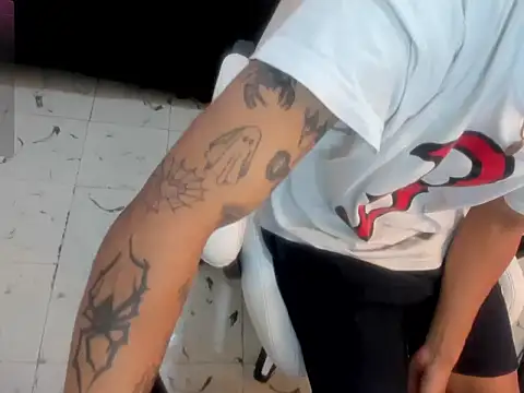 Snapshot of AndyKings_1 chatting on 01-13-26, 03:45 AndyKings 1 online show from 01-13-26, 03:45