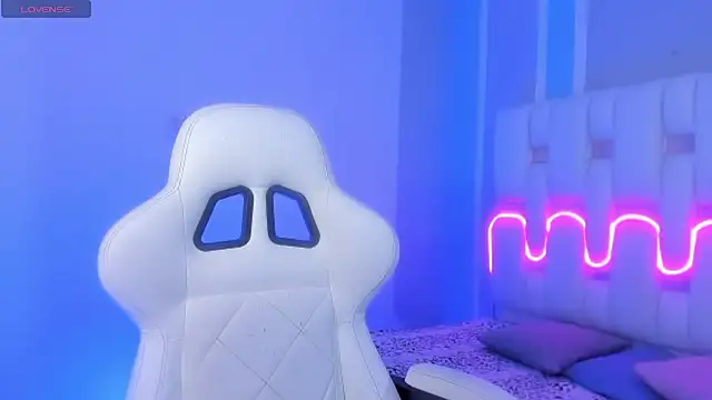 Snapshot of AndyKings_1 chatting on 02-04-26, 03:34 AndyKings 1 online show from 02-04-26, 03:34