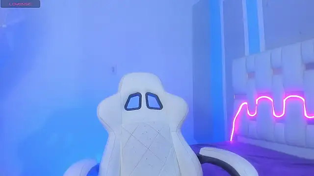 Snapshot of AndyKings_1 chatting on 02-06-26, 03:11 AndyKings 1 online show from 02-06-26, 03:11