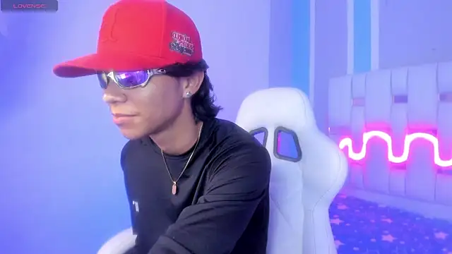 Snapshot of AndyKings_1 chatting on 02-07-26, 03:32 AndyKings 1 online show from 02-07-26, 03:32