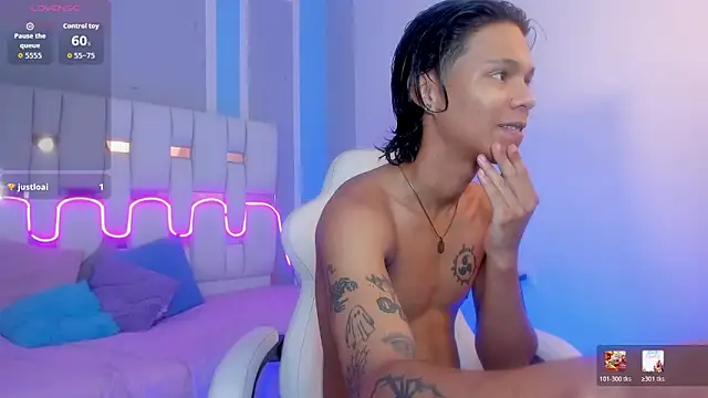 Snapshot of AndyKings_1 chatting on 02-11-26, 03:55 AndyKings 1 online show from 02-11-26, 03:55