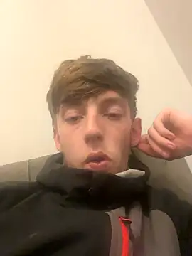 Snapshot of hungdomlad chatting on 12-16-25, 05:18 hungdomlad online show from 12-16-25, 05:18