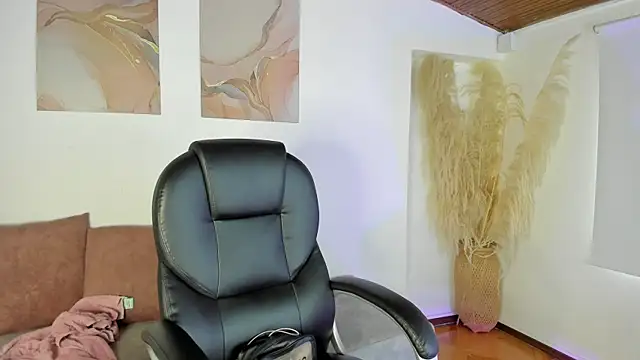 Snapshot of Amelie_Wine chatting on 01-14-26, 03:39 Amelie Wine online show from 01-14-26, 03:39