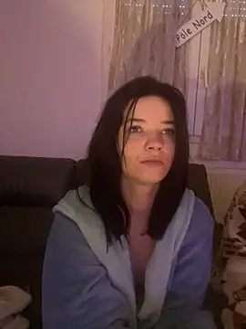 Snapshot of Mmebouhoups chatting on 12-22-25, 08:33 Mmebouhoups online show from 12-22-25, 08:33