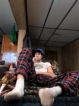 Snapshot of B8RHUNG chatting on 12-17-25, 07:53 B8RHUNG online show from 12-17-25, 07:53