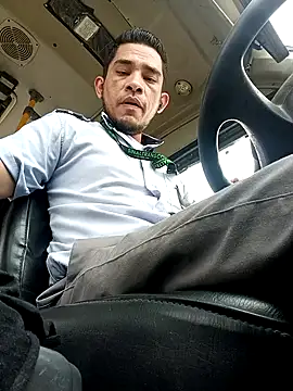 Snapshot of Gloryholeroom chatting on 02-01-26, 05:22 Gloryholeroom online show from 02-01-26, 05:22