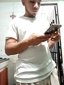 Snapshot of Gloryholeroom chatting on 02-08-26, 07:17 Gloryholeroom online show from 02-08-26, 07:17