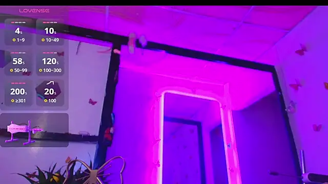 Snapshot of Koral_10 chatting on 01-08-26, 09:39 Koral 10 online show from 01-08-26, 09:39