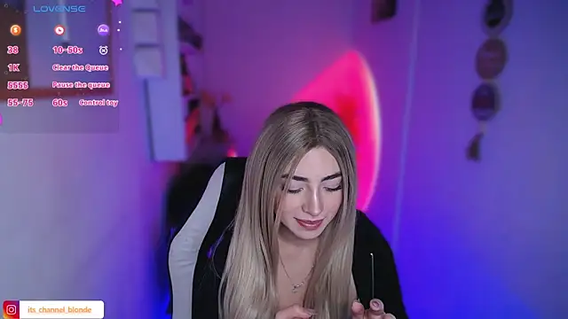 Snapshot of channel_blondee chatting on 02-12-26, 08:48 channel blondee online show from 02-12-26, 08:48