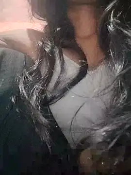 Snapshot of farana_bhat chatting on 03-18-26, 03:42 farana bhat online show from 03-18-26, 03:42