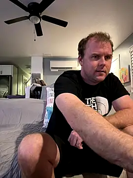 Snapshot of Studmuffin4you chatting on 01-08-26, 05:32 Studmuffin4you online show from 01-08-26, 05:32