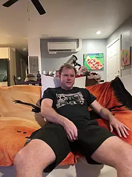 Snapshot of Studmuffin4you chatting on 01-11-26, 03:00 Studmuffin4you online show from 01-11-26, 03:00