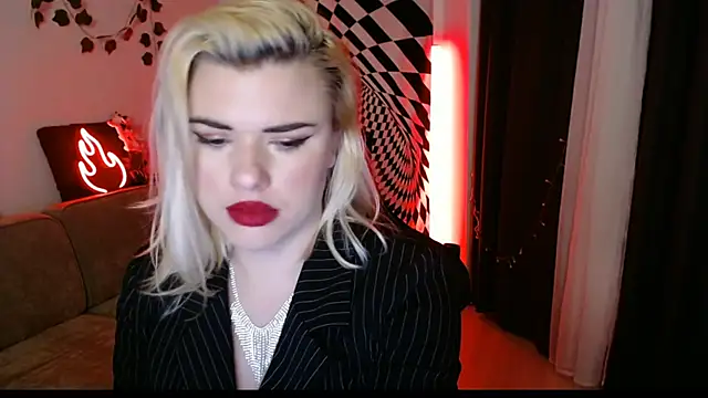 Snapshot of Ariana_Saint chatting on 02-18-26, 05:20 Ariana Saint online show from 02-18-26, 05:20