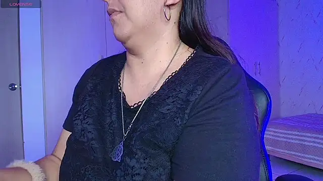 Snapshot of evelyn_harpeery chatting on 04-29-26, 11:03 evelyn harpeery online show from 04-29-26, 11:03
