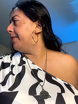 Snapshot of evelyn_harpeery chatting on 06-21-26, 10:40 evelyn harpeery online show from 06-21-26, 10:40