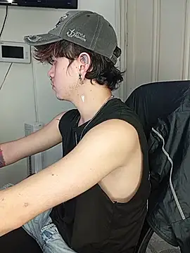 Snapshot of mathias_crimson chatting on 12-19-25, 01:18 mathias crimson online show from 12-19-25, 01:18