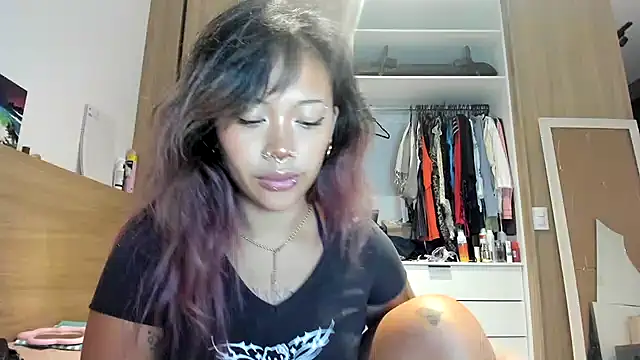 Snapshot of heavenngirlyy444 chatting on 12-18-25, 07:14 heavenngirlyy444 online show from 12-18-25, 07:14