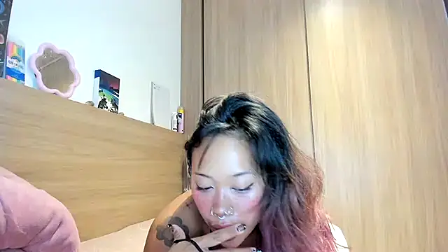 Snapshot of heavenngirlyy444 chatting on 01-09-26, 04:48 heavenngirlyy444 online show from 01-09-26, 04:48