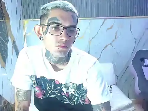 Snapshot of Boy_tatto77 chatting on 01-13-26, 05:29 Boy tatto77 online show from 01-13-26, 05:29