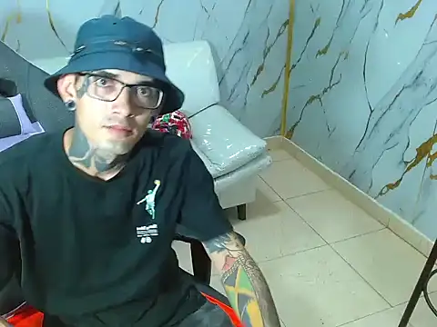 Snapshot of Boy_tatto77 chatting on 02-05-26, 06:56 Boy tatto77 online show from 02-05-26, 06:56