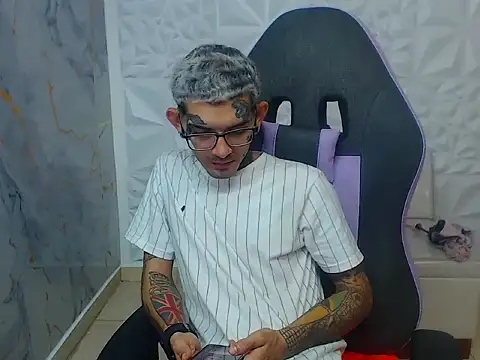 Snapshot of Boy_tatto77 chatting on 02-08-26, 03:48 Boy tatto77 online show from 02-08-26, 03:48