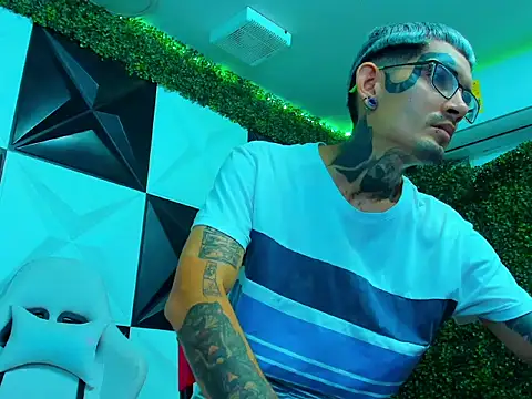 Snapshot of Boy_tatto77 chatting on 02-10-26, 05:50 Boy tatto77 online show from 02-10-26, 05:50