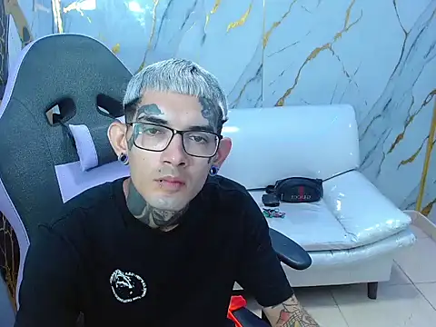 Snapshot of Boy_tatto77 chatting on 02-13-26, 06:26 Boy tatto77 online show from 02-13-26, 06:26